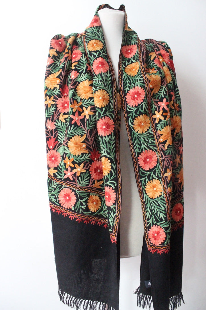 Cashmere Daisy embroidered Scarf