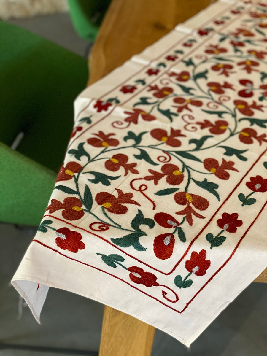 Suzani Table runner – Shirdak